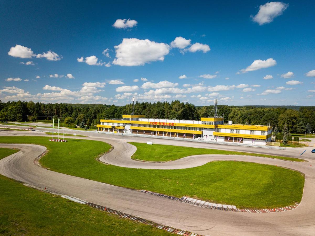 Hotel Tor Kielce Cminsk Esterno foto