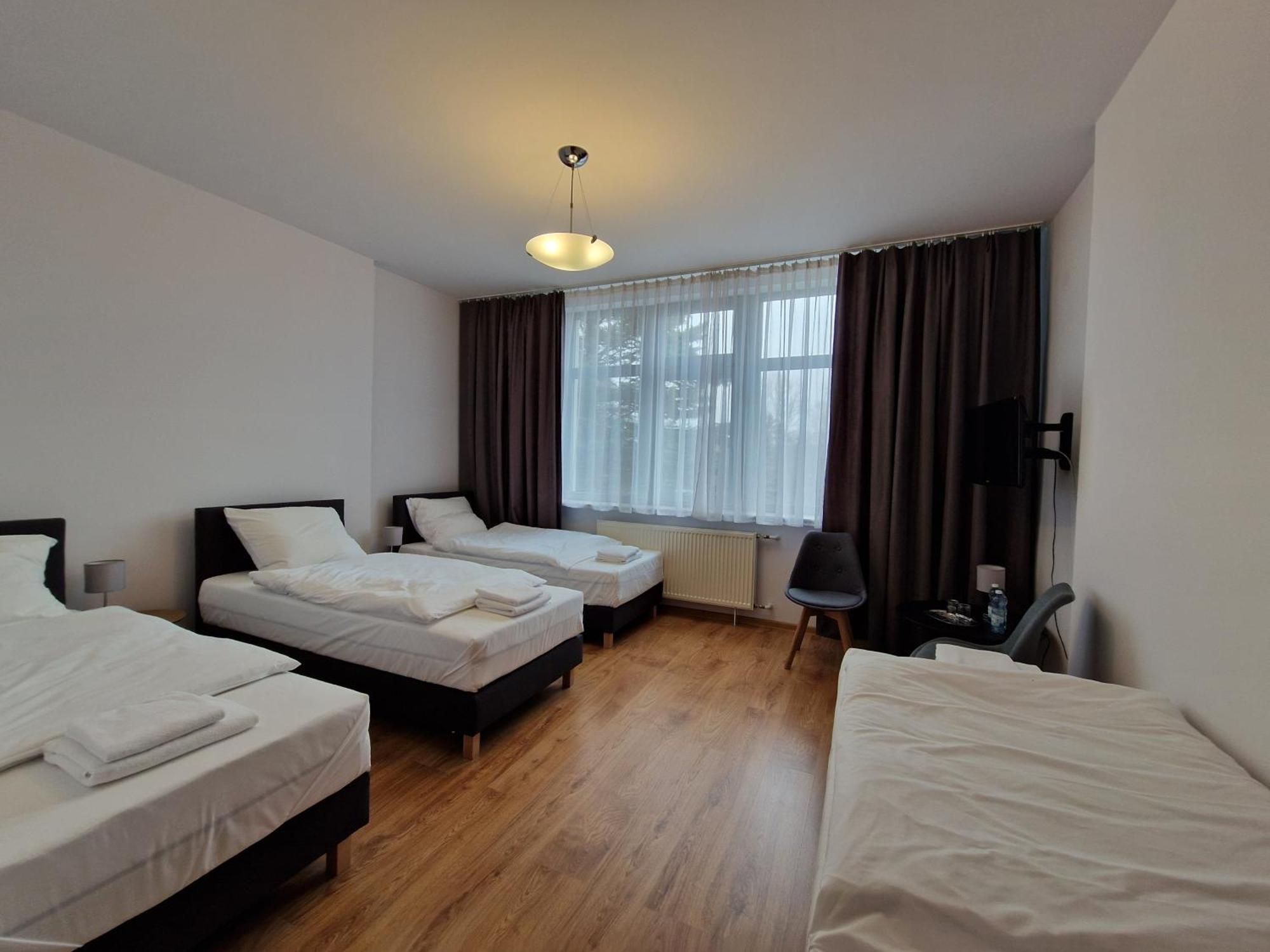 Hotel Tor Kielce Cminsk Esterno foto