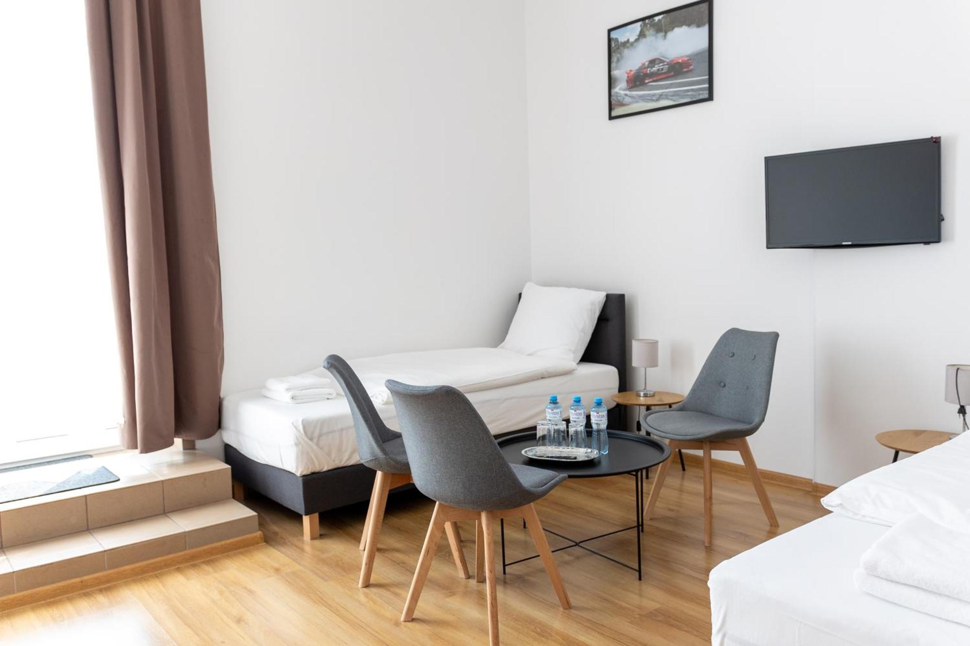 Hotel Tor Kielce Cminsk Esterno foto